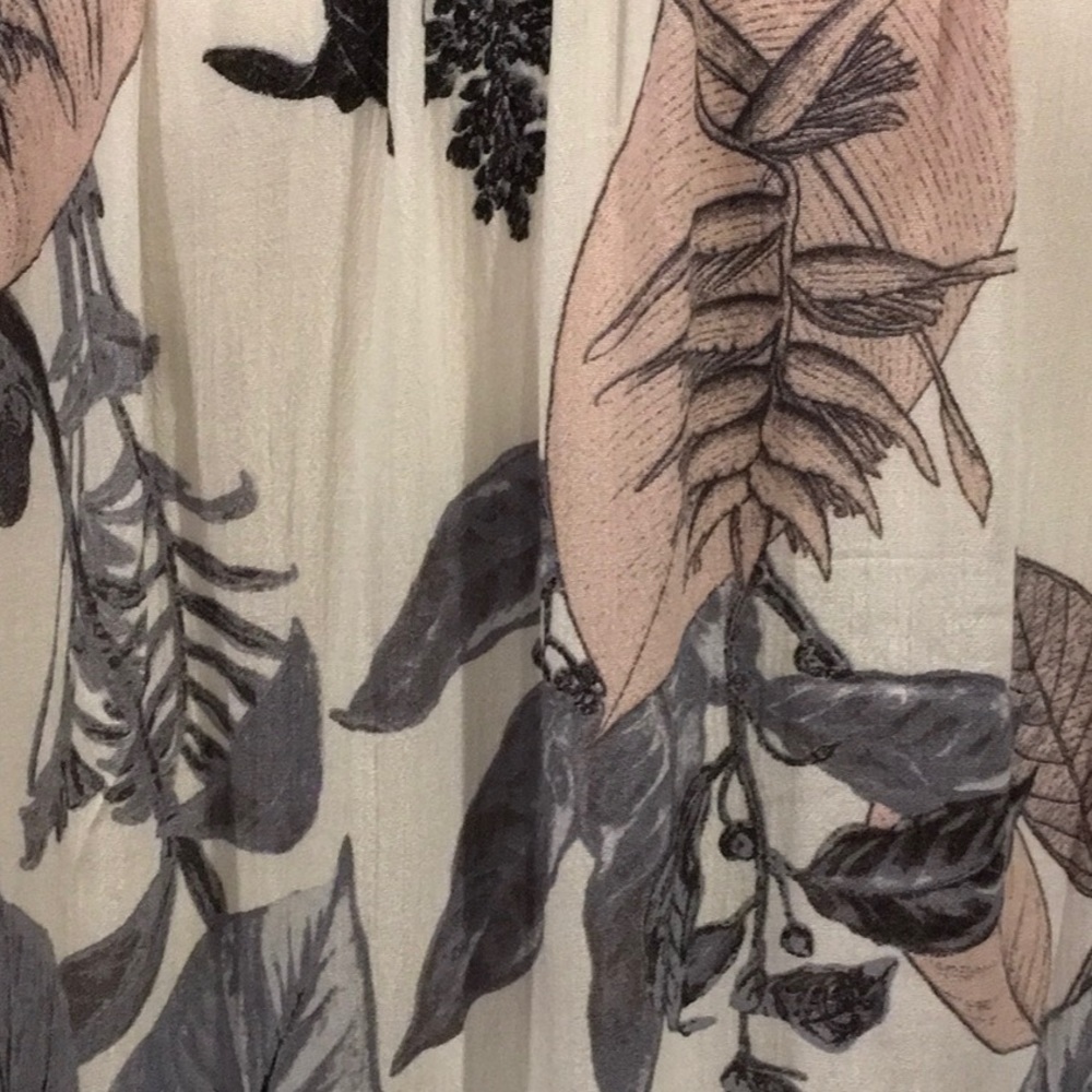 White Tropical Leaf Kimono. Beautiful! - Picture 6 of 8